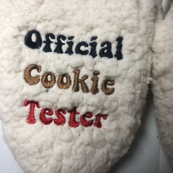 Official Cookie tester Dearfoams Cream Slippers with Gingerbread Design - Picture 2 of 11